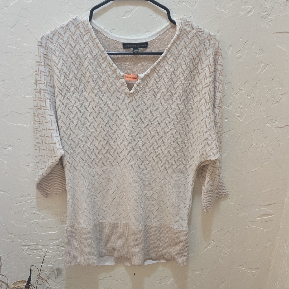 Adrienne Vittadini Cream and Gold Patterned Top
